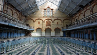 Figure 1. Victoria Baths in Manchester (Image obtained from: http://www.dailymail.co.uk/news/article-2412293/Manchesters-Victoria-Baths-10-years-winning-3million-funding-BBC-Restoration.html).